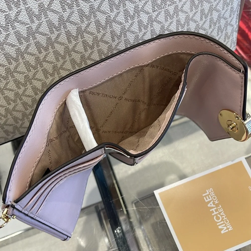 MICHAEL KORS
Carmen Medium Faux Leather Wallet
Powder Blush 
NWT - Picture 8 of 16